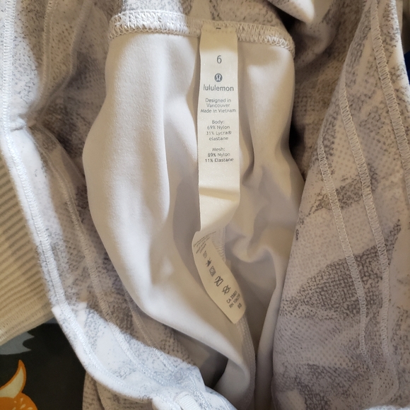 Lululemon bike shorts size 6, 6" inseam - Picture 2 of 5